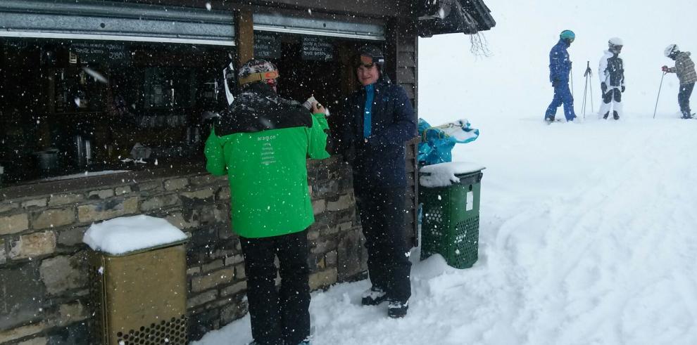 La nieve de Aragón se promociona a través de viajes de familiarización turísticos