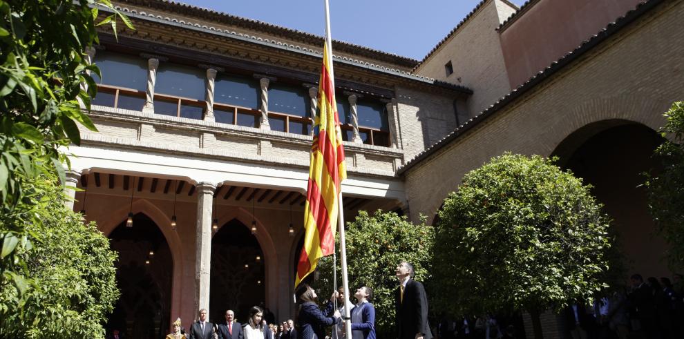 Lambán pronuncia un discurso reivindicativo de la personalidad de Aragón para ayudar a cambiar el modelo de organización del país