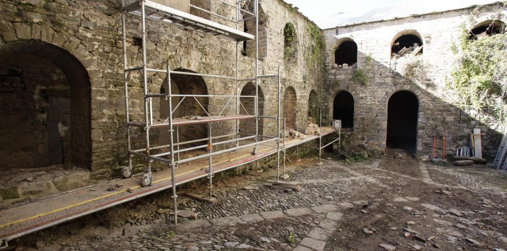 Lambán anuncia la continuidad de las obras del Real Monasterio de San Victorián