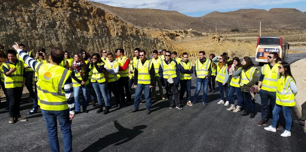 Estudiantes de la EUPLA visitan las obras de la carretera de Mirambel