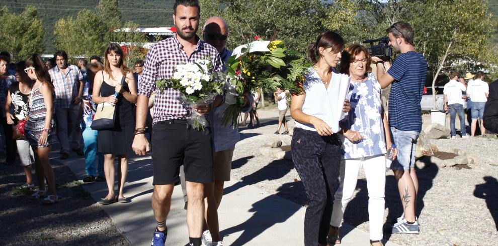 Biescas recuerda a las víctimas de la riada en el Camping Las Nieves en su 20º aniversario