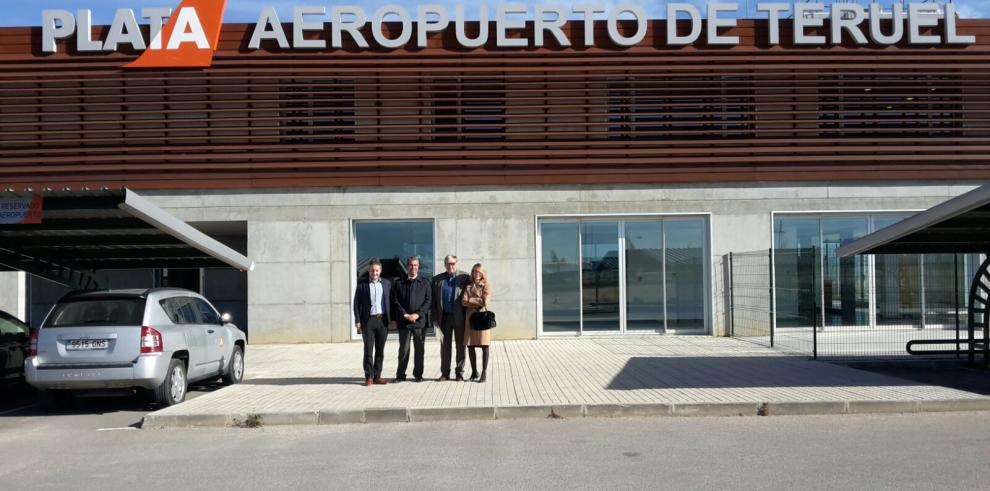 El aeropuerto de Teruel recibe la visita de representantes de la escuela de pilotos Flying Time Aviation (FTA)