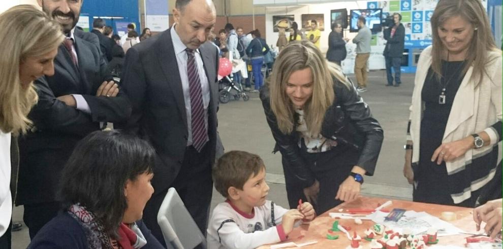 Pilar Alegría visita el pabellón de la Ciencia y la Innovación de la Feria de Zaragoza