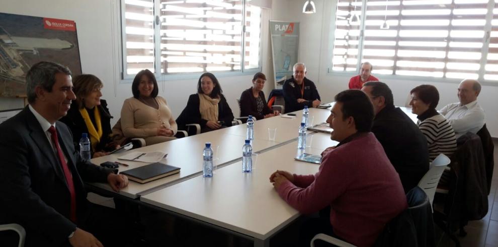 El Aeropuerto de Teruel muestra su actividad y funcionamiento a las localidades y barrios pedáneos del  entorno 