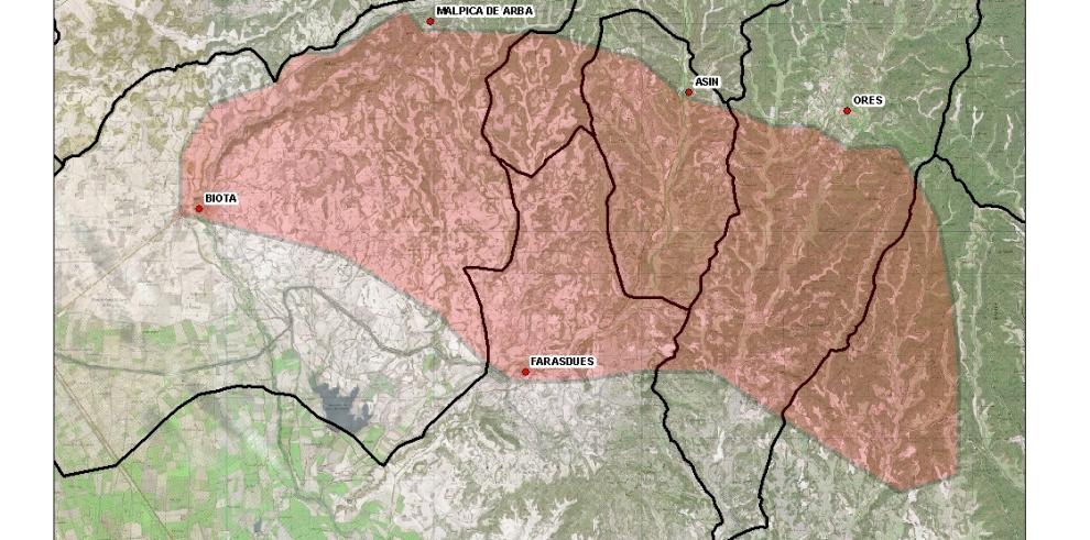 500 personas y 26 medios aéreos trabajan desde primeras horas en el incendio de las Cinco Villas