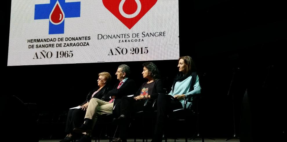 El consejero de Sanidad agradece a Donantes de Sangre Zaragoza su labor durante sus 50 años de vida