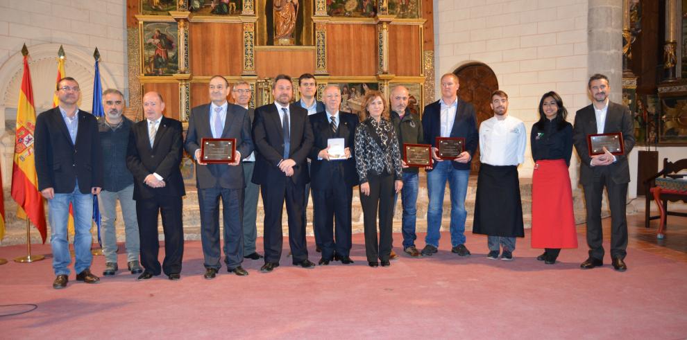 Miguel Caballú recibe la Medalla al Mérito Turístico que entrega el Gobierno de Aragón