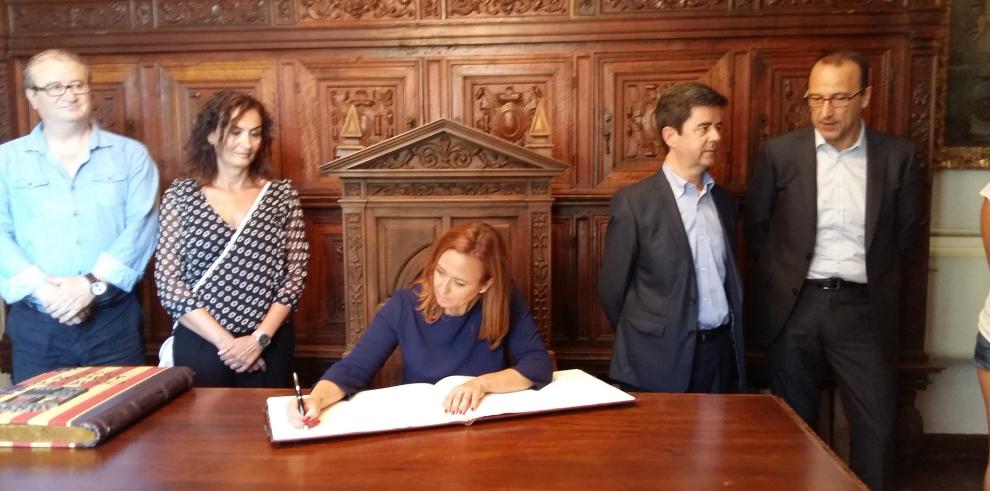 Mayte Pérez abre un proceso de diálogo y colaboración con los directores de institutos de Secundaria de Huesca