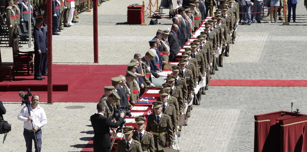 El presidente de Aragón asiste a la entrega de Reales Despachos en la Academia General Militar