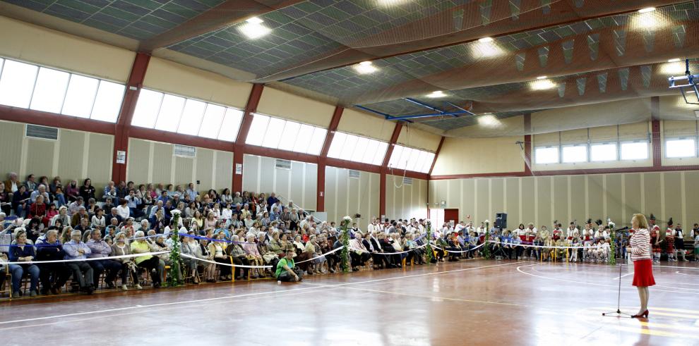 La presidenta Rudi, en la XII Muestra de Danzantes celebrada en Gurrea de Gállego