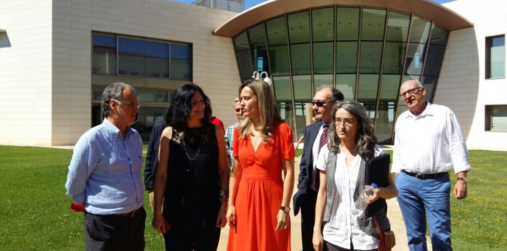 Pilar Alegría visita el campus universitario de Teruel 