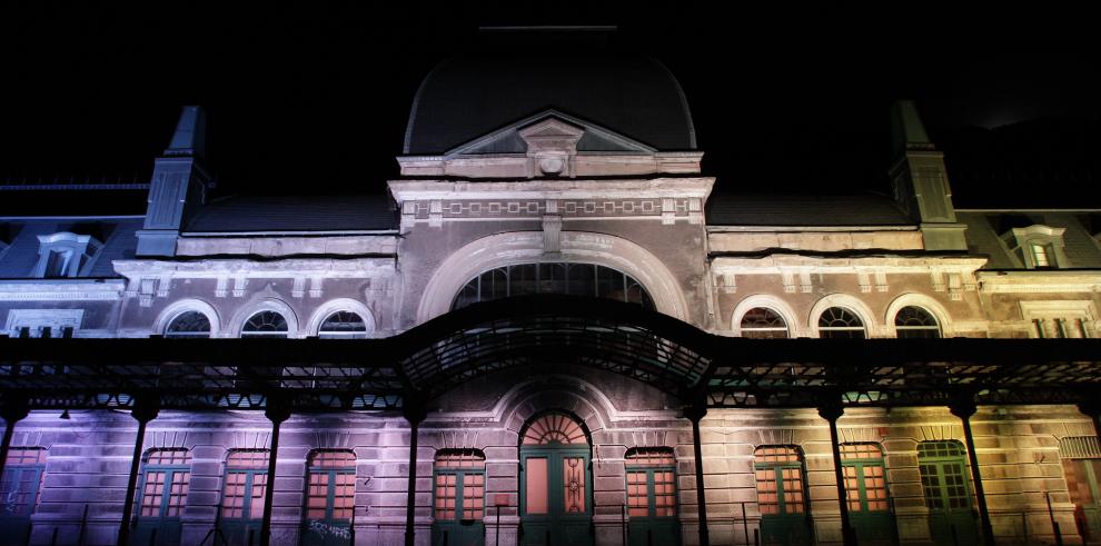 José Luis Soro inaugura la nueva iluminación exterior de la Estación de Canfranc 