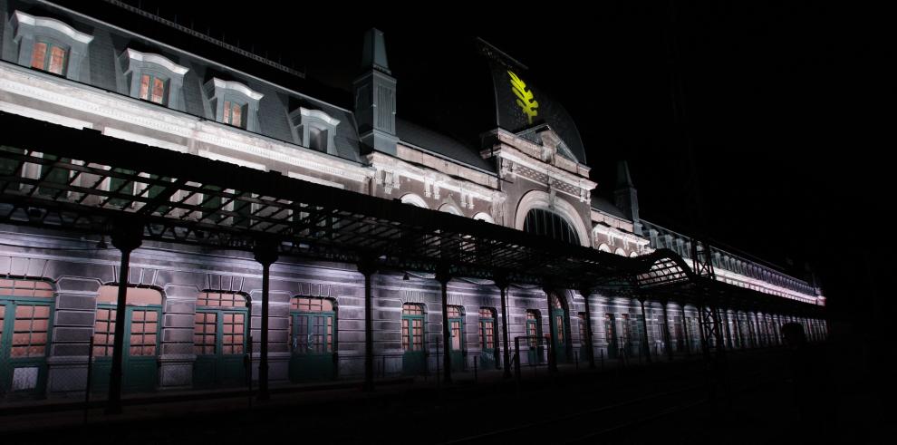 José Luis Soro inaugura la nueva iluminación exterior de la Estación de Canfranc 