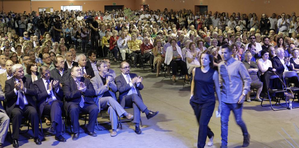 Las víctimas de la pirotécnica reciben un emotivo homenaje en Casetas