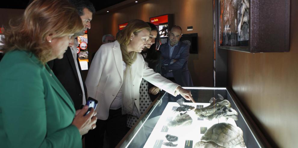  Rudi visita la iglesia de Híjar, la sede de Dinópolis en Ariño y el balneario de esta localidad turolense