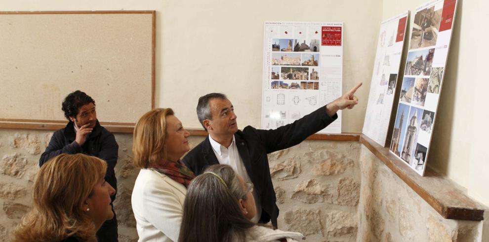  Rudi visita la iglesia de Híjar, la sede de Dinópolis en Ariño y el balneario de esta localidad turolense