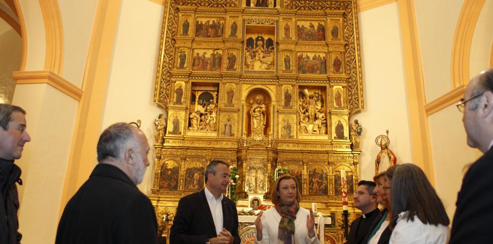  Rudi visita la iglesia de Híjar, la sede de Dinópolis en Ariño y el balneario de esta localidad turolense