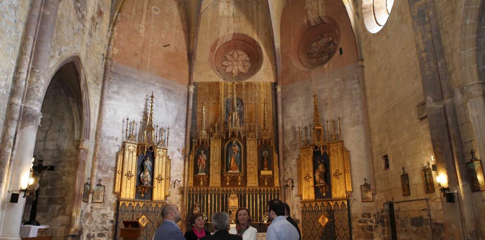  Rudi visita la iglesia de Híjar, la sede de Dinópolis en Ariño y el balneario de esta localidad turolense