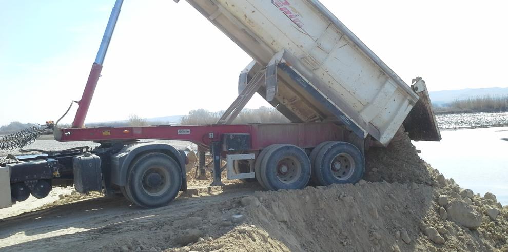 Obras Públicas trabaja para reparar los daños de las carreteras afectadas por el río Ebro