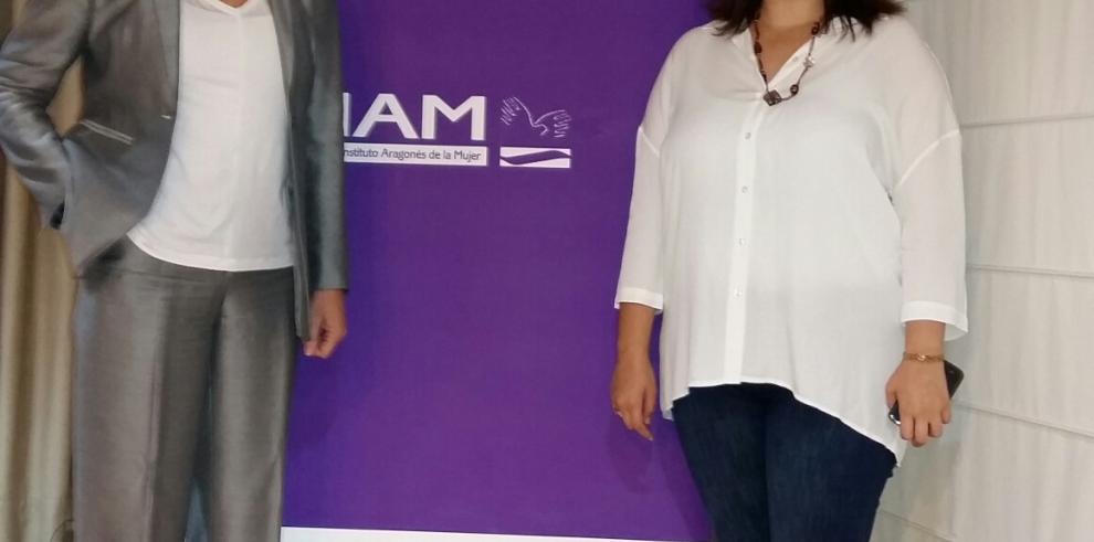 La directora del IAM y Mabel Lozano hacen un llamamiento a la sensibilización de la sociedad para acabar con la trata de mujeres