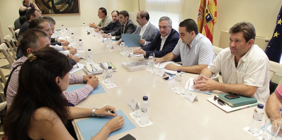 Gobierno de Aragón y asociaciones agrarias trabajarán conjuntamente en hacer de la Agroalimentación un sector estratégico