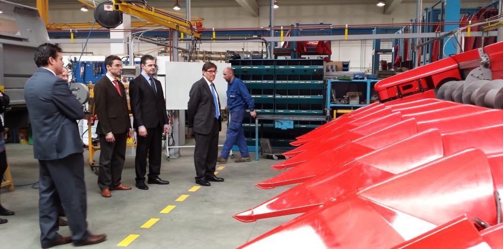 Arturo Aliaga visita tres industrias en Ejea de los Caballeros