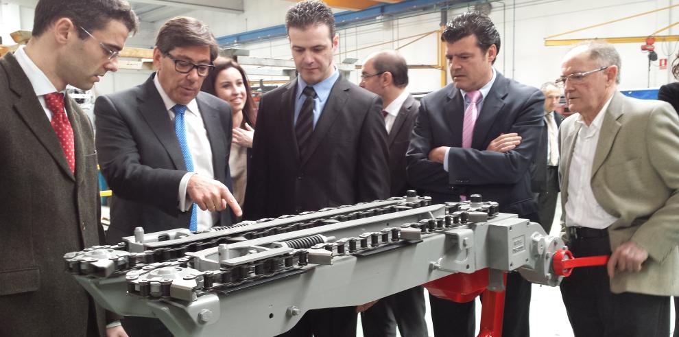 Arturo Aliaga visita tres industrias en Ejea de los Caballeros