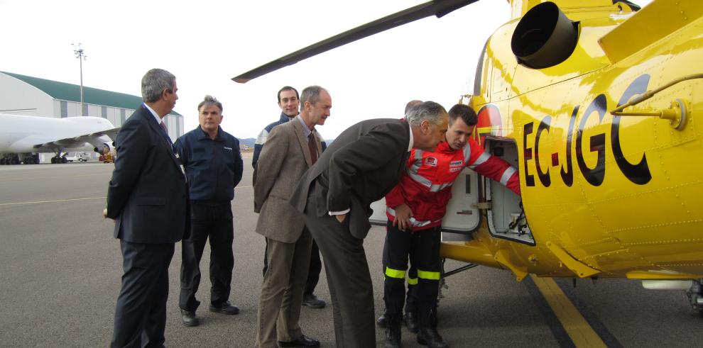 Suárez visita la posible ubicación del Servicio Aéreo de Transporte Sanitario y Emergencias del 112 de Teruel en el Aeropuerto de Caudé