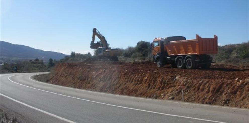 Obras Públicas adjudica nuevas actuaciones de mejora del firme de la carretera A-138