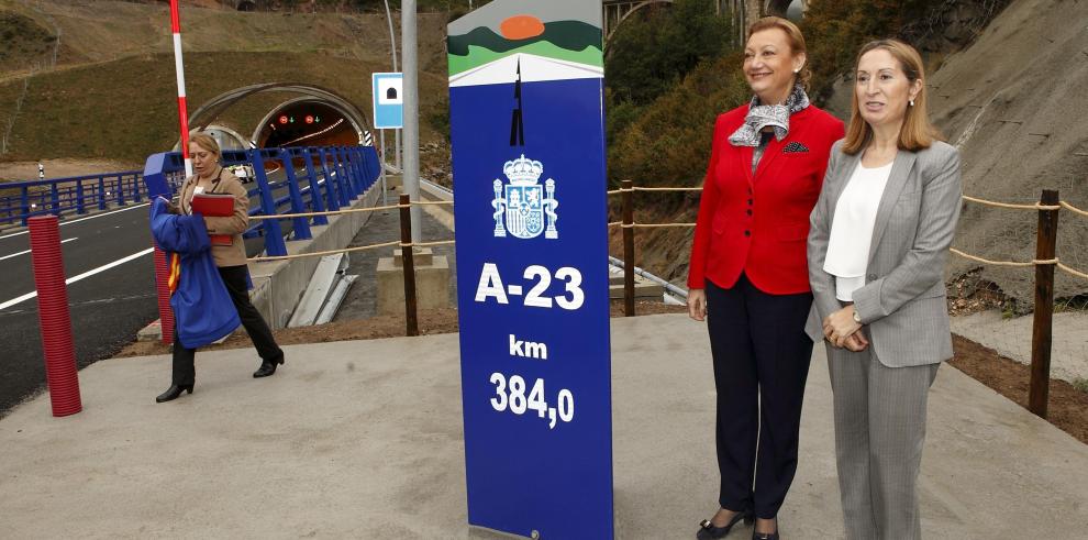 La Presidenta de Aragón reivindica la necesidad de mejorar las comunicaciones ferroviarias con Francia