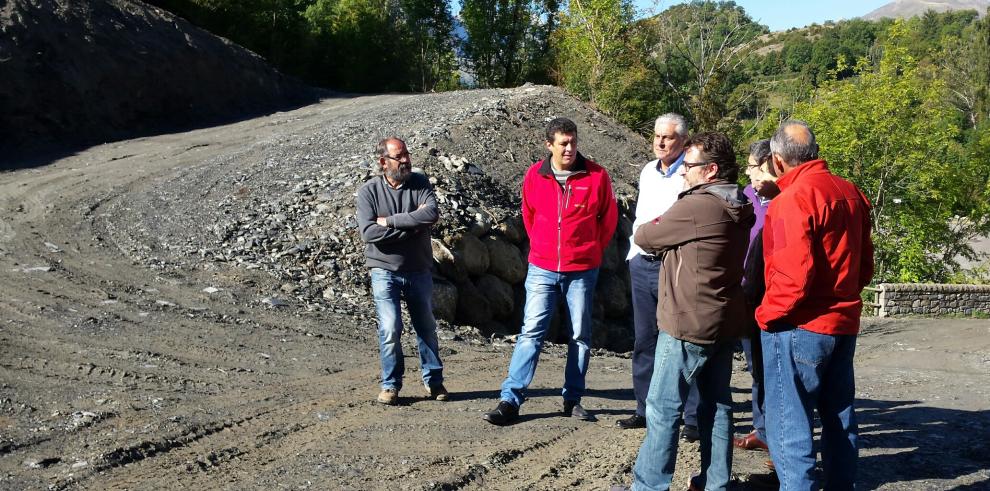 Suárez visita las obras de la pista de evacuación de Panticosa