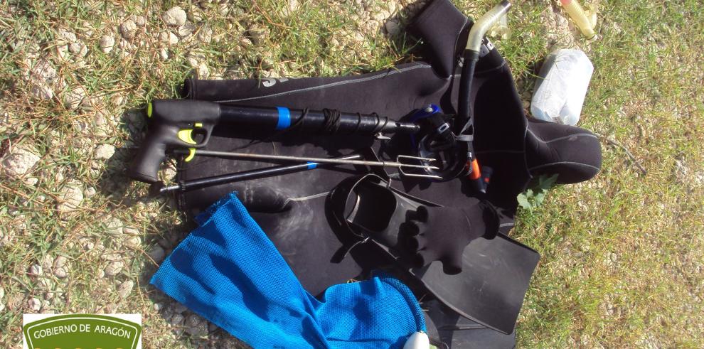 Agentes de Protección de la Naturaleza desmontan un campamento ilegal de pescadores en el Mar de Caspe