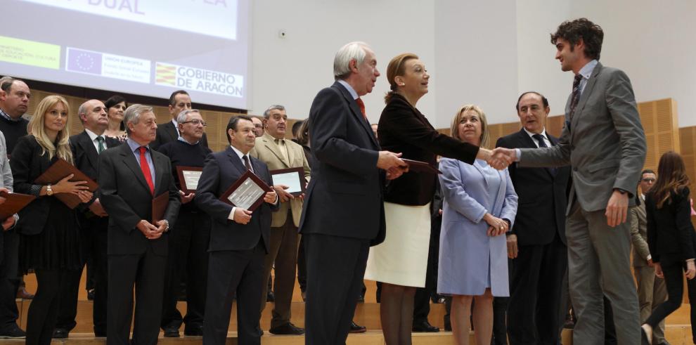 La Presidenta de Aragón reconoce la labor de la empresa en la Formación Profesional Dual