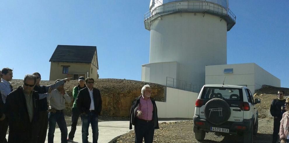 Representantes del parlamento aragonés visitan el Observatorio Astrofísico de Javalambre y la sede de Galáctica