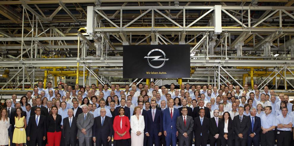 S.M. el Rey Felipe VI asiste a la presentación del Opel Mokka en la planta de Figueruelas