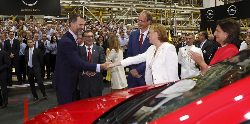 S.M. el Rey Felipe VI asiste a la presentación del Opel Mokka en la planta de Figueruelas