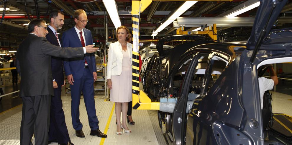 S.M. el Rey Felipe VI asiste a la presentación del Opel Mokka en la planta de Figueruelas