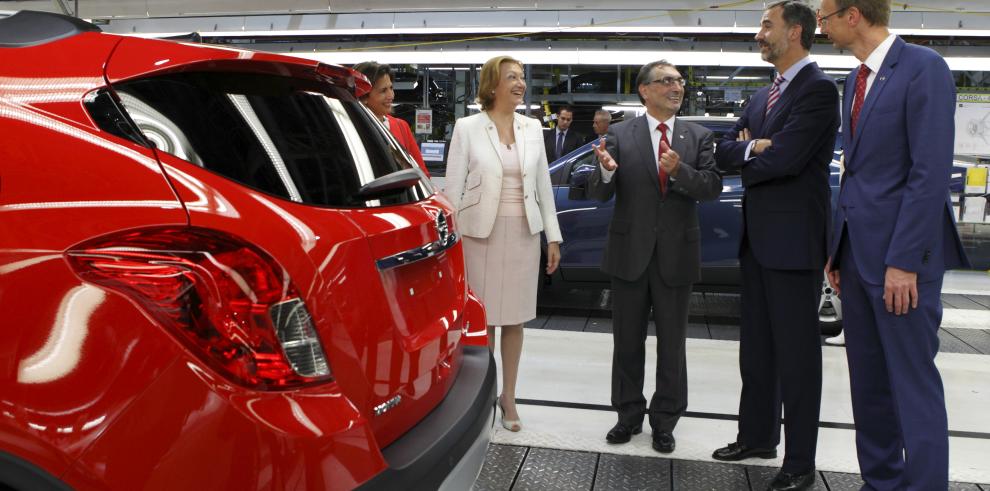 S.M. el Rey Felipe VI asiste a la presentación del Opel Mokka en la planta de Figueruelas