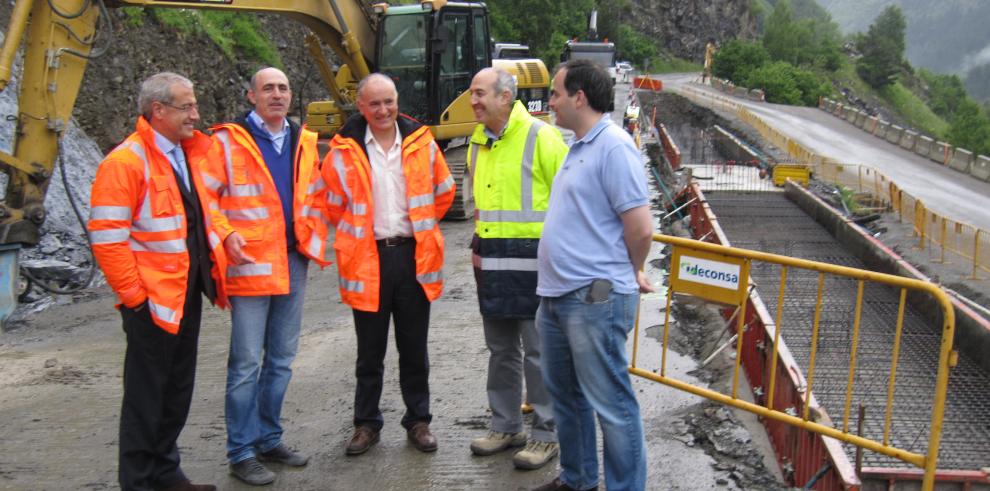 Avanzan a buen ritmo las obras de ampliación de la estructura antialudes de Panticosa y la construcción de una nueva en Benasque