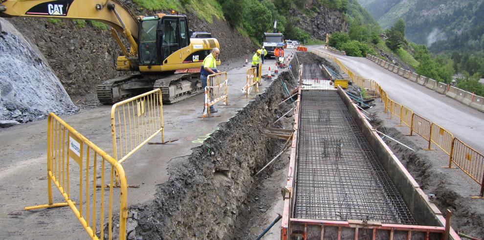 Avanzan a buen ritmo las obras de ampliación de la estructura antialudes de Panticosa y la construcción de una nueva en Benasque