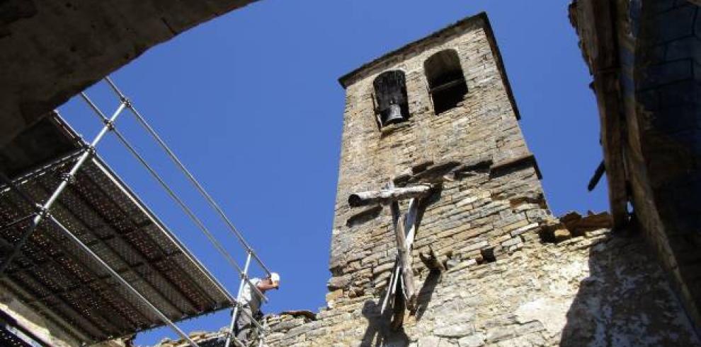 Todo listo para el traslado de la nueva cubierta de la iglesia de Otal