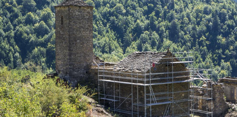 Todo listo para el traslado de la nueva cubierta de la iglesia de Otal