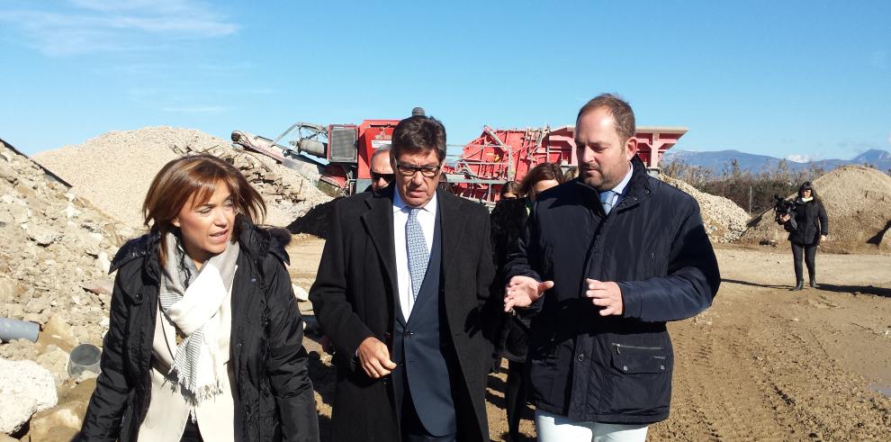 Arturo Aliaga ha visitado la planta de Reciclados y Derribos del Pirineo