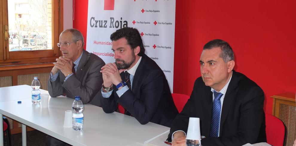 El director gerente del Inaem visita la asamblea provincial de Cruz Roja Huesca  