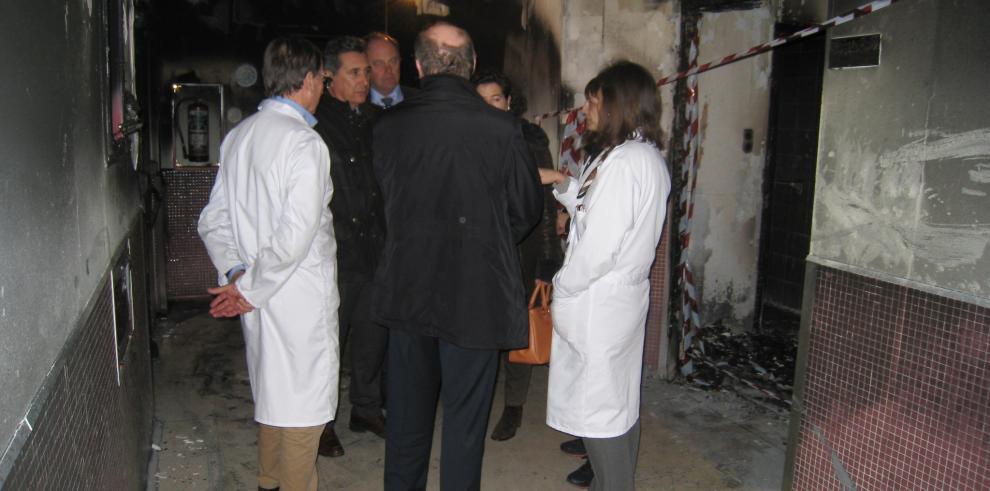 Oliván visita la planta de psiquiatría del Hospital Royo Villanova