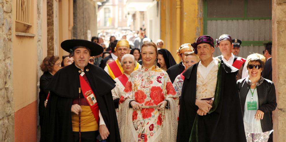 La Presidenta de Aragón ensalza la Fiesta de la Faldeta por “promover la difusión de la historia de la Comunidad y las virtudes de sus gentes”