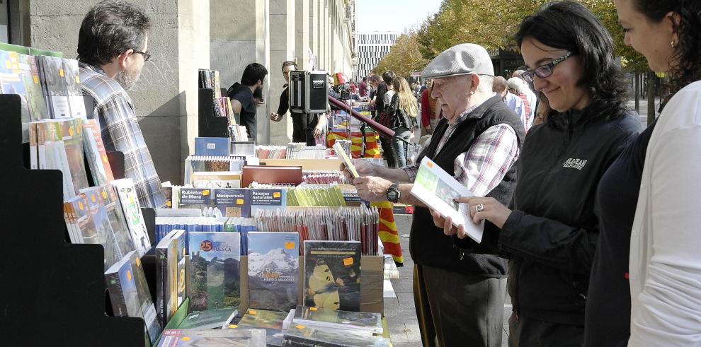 Los editores aragoneses sacan sus publicaciones a la calle