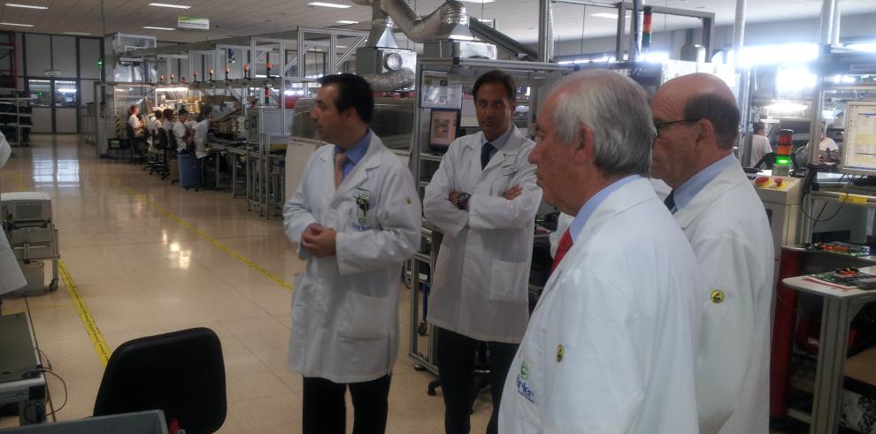 Francisco Bono visita la empresa Electrónica Cerler