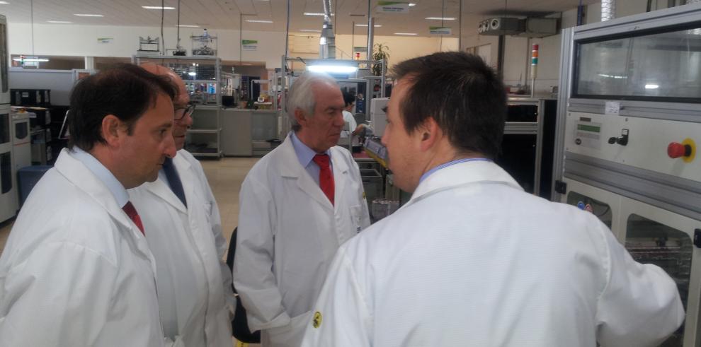 Francisco Bono visita la empresa Electrónica Cerler