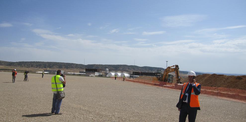 Avanzan los trabajos previos a la pavimentación de la campa en el Aeropuerto de Teruel